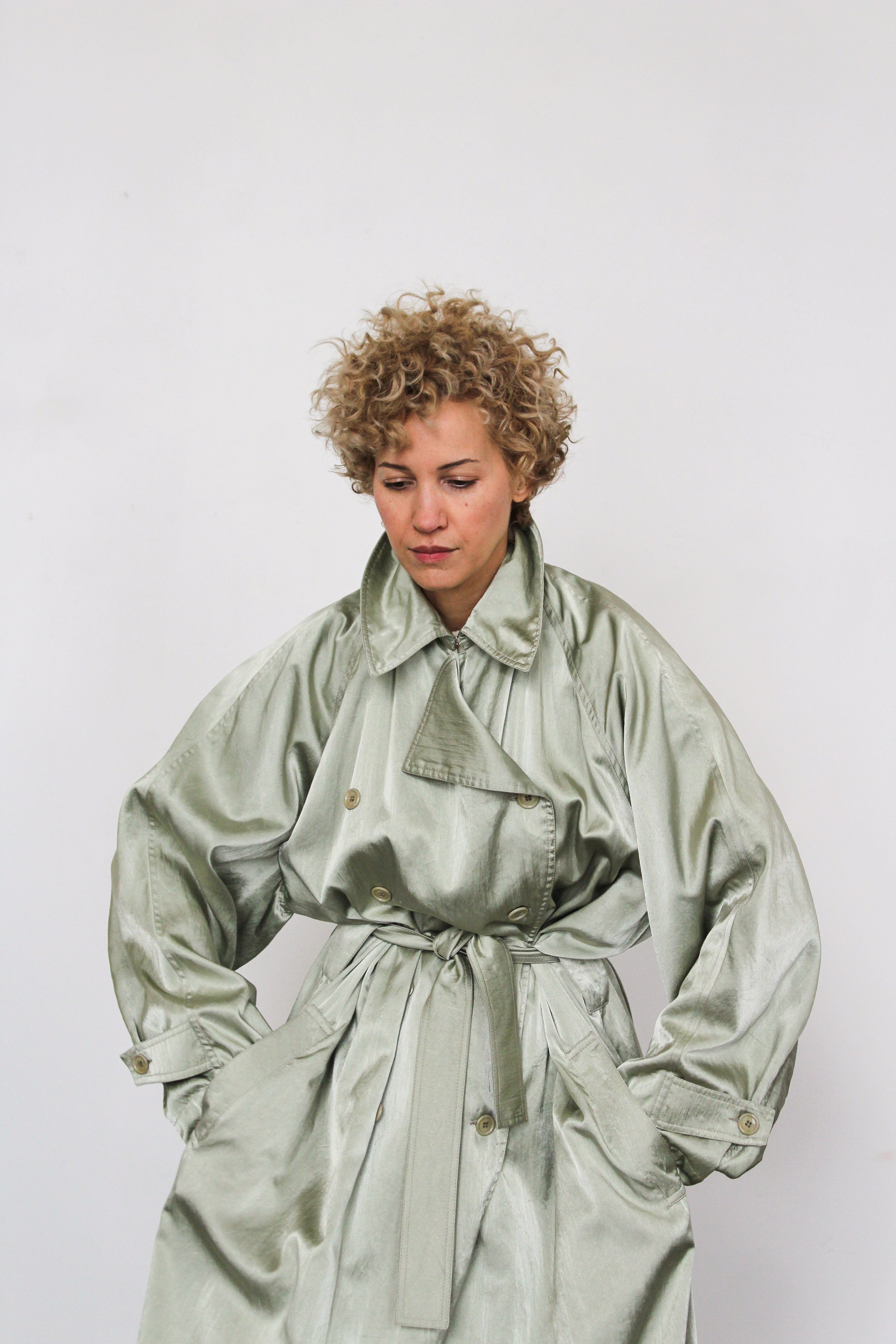 1980’s AZZEDINE ALAÏA satin trench coat | VINTAGE