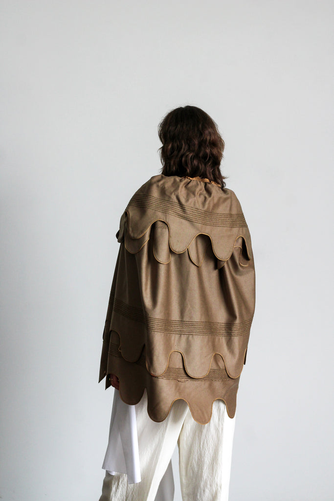 late 19th century / early 20th century taupe cape w/dramatic collar | ANTIQUE